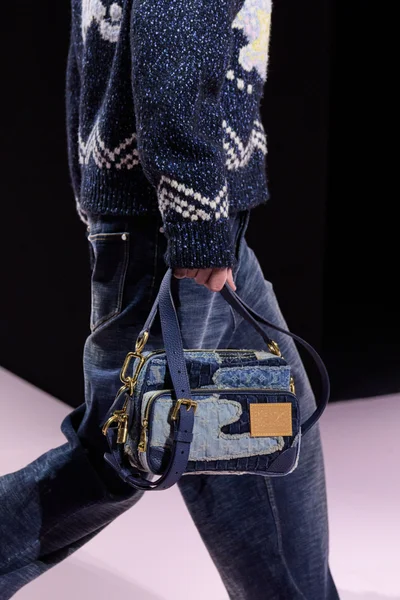 Look 16